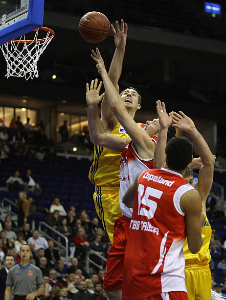 持着对外援 持着对外援